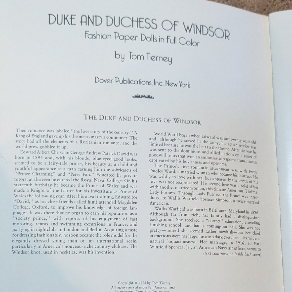 Duke and Duchess of Windsor Fashion Paper Dolls Book - Picture 2 of 8